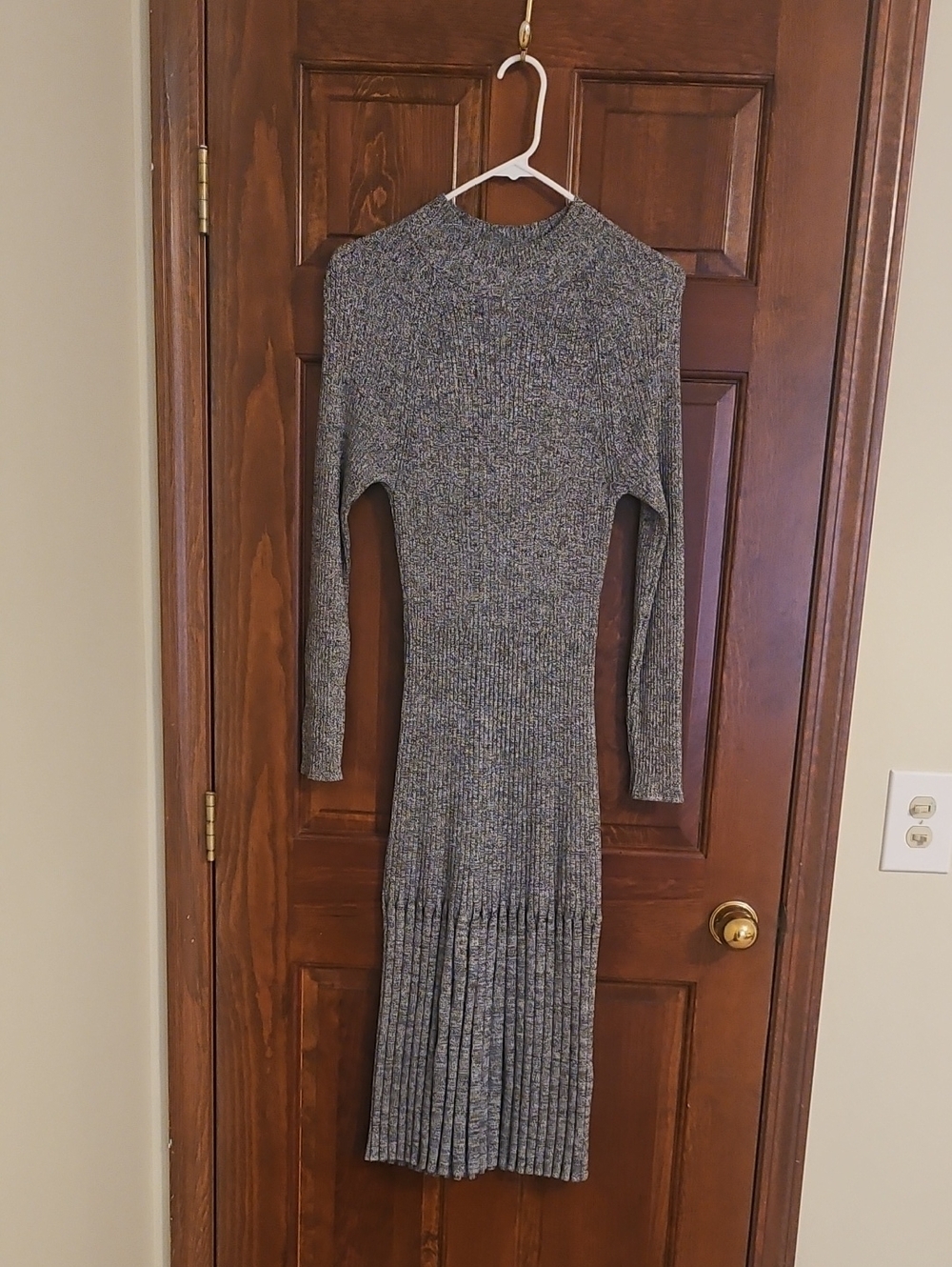 Banana Republic Heather Gray Ribbed Long-Sleeve Midi Dress